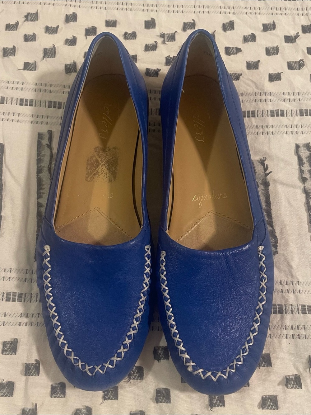 Trotters Blue Leather Moccasin Loafers with White Whipstitch